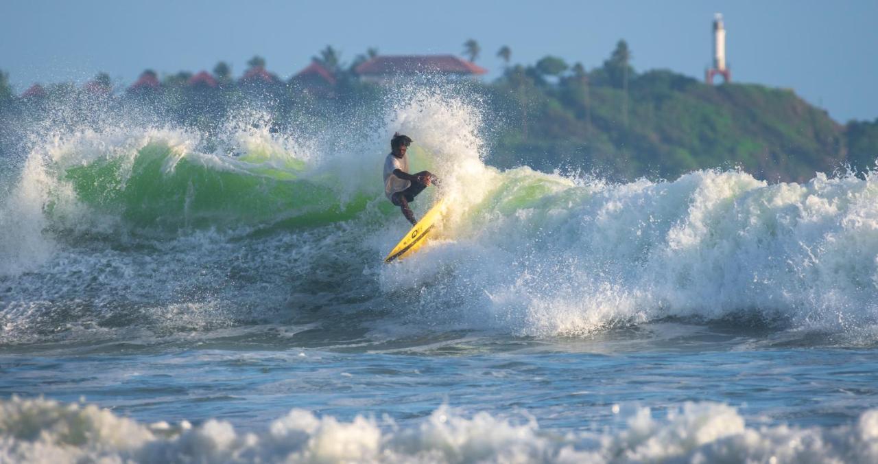 Surf'N Lanka - Surf School Hotel เวลิกามา ภายนอก รูปภาพ