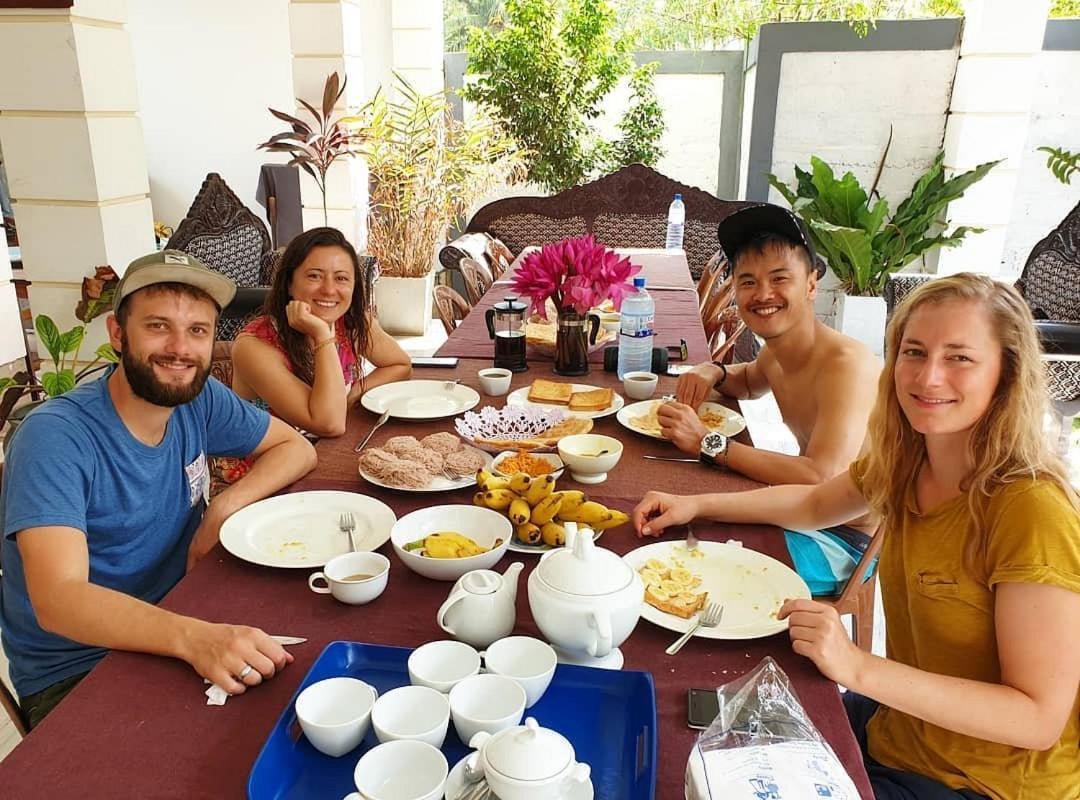 Surf'N Lanka - Surf School Hotel เวลิกามา ภายนอก รูปภาพ