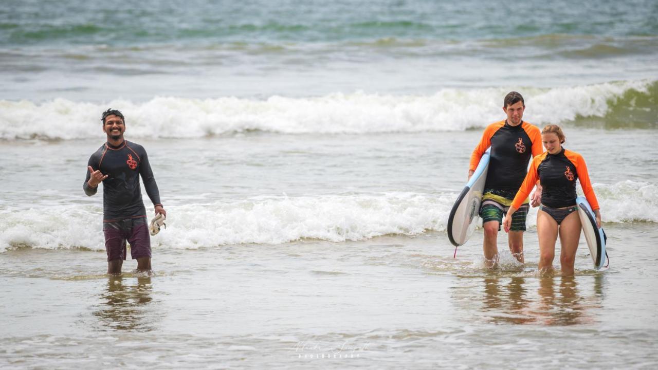 Surf'N Lanka - Surf School Hotel เวลิกามา ภายนอก รูปภาพ